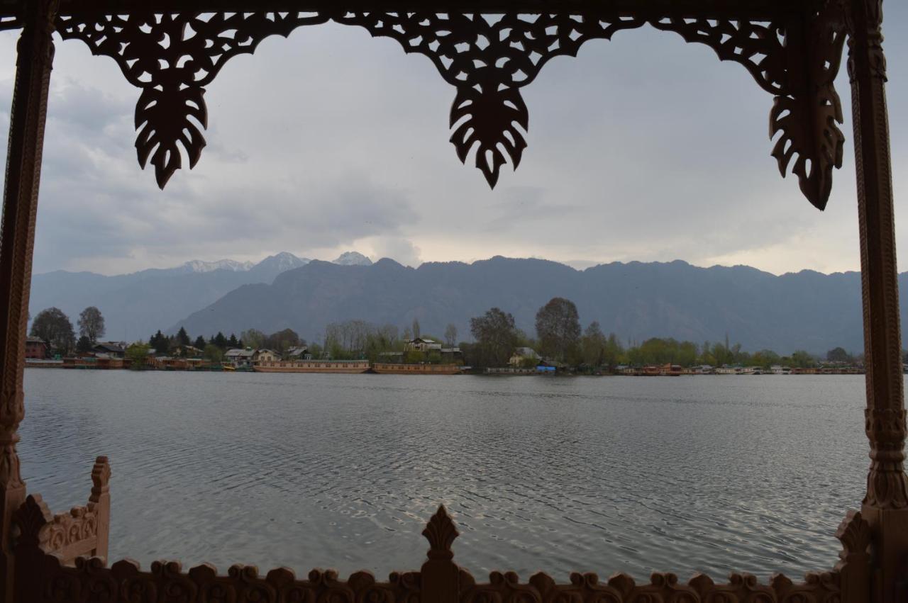 Wangnoo Heritage Houseboats Hotel Srīnagar Exterior foto