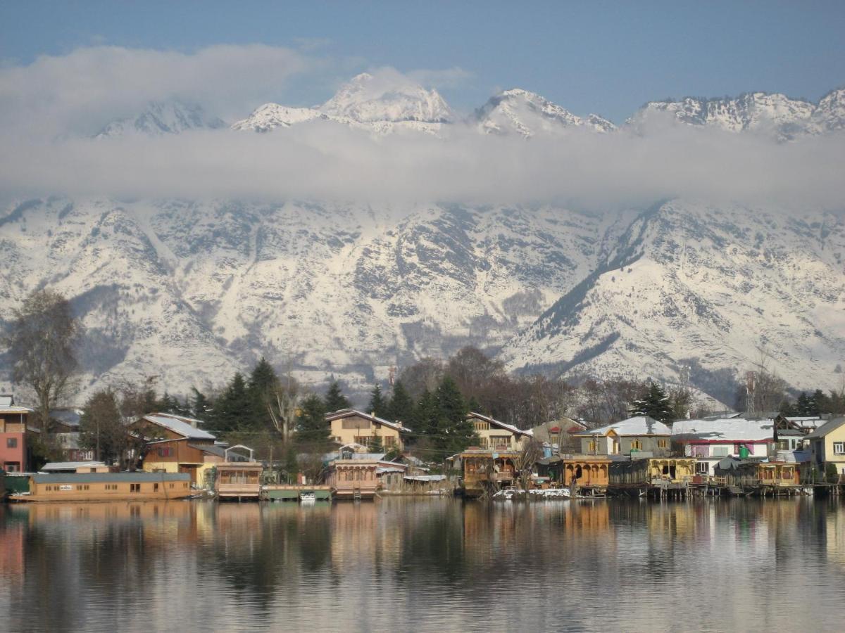 Wangnoo Heritage Houseboats Hotel Srīnagar Exterior foto